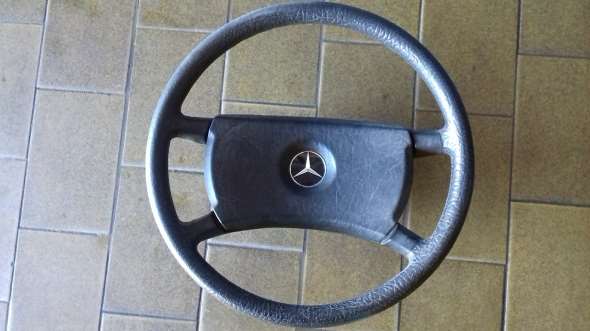 Vendo Volante Mercedes Benz.-