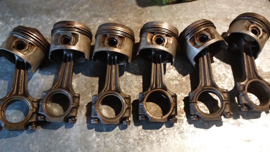 Pistones ,bielas de Mercedes Benz 280 se w126