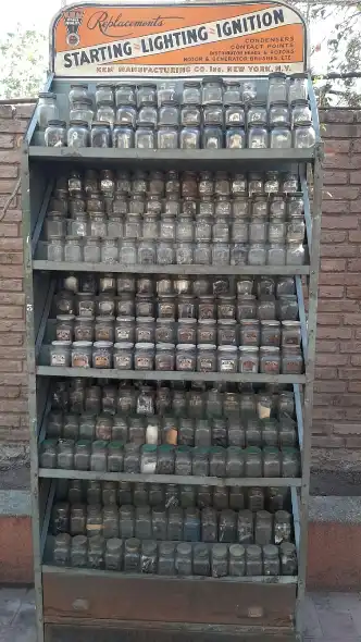 Estanteria Con 270 Frascos Del 1920-1940
