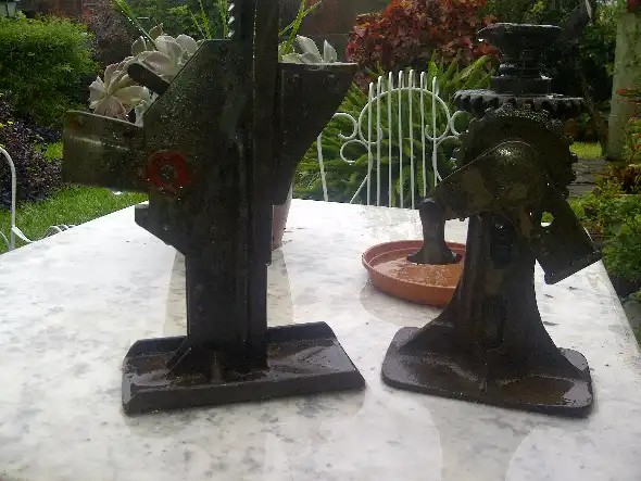 2 criquet Antiguos
