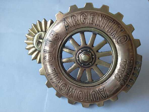 Insignia Automovil Club Argentino. Antigua Bronce.