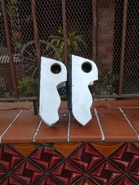 Uñas Paragolpe F100