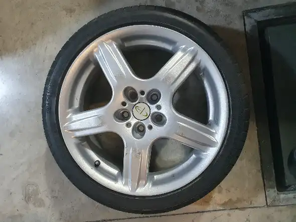 Cubierta 215 40 Zr17