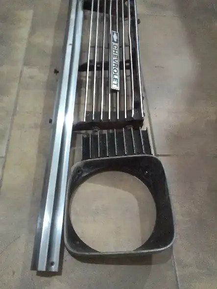 Parrilla Chevrolet 400