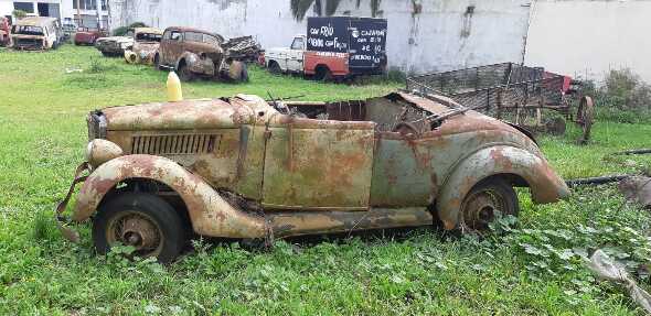 Restos Coupe Convertible Ford Año 1935