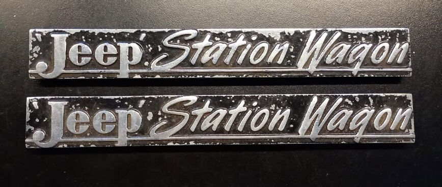 Jeep / Estanciera - Insignias Originales Jeep Station Wagon / Ika Estanciera – Par Metálico Vintage