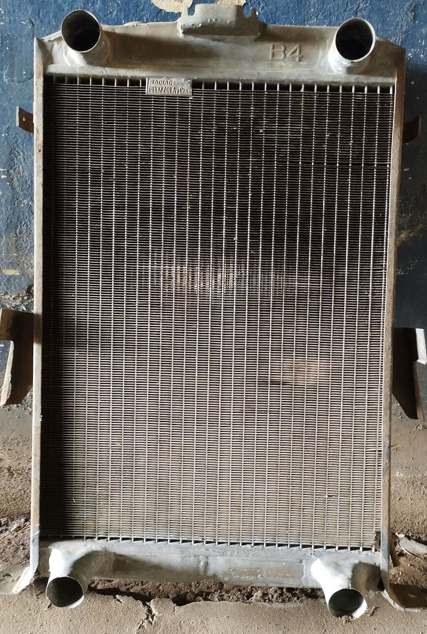 Antiguo Radiador 4 Bocas