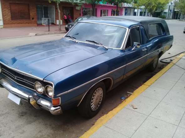 Ford Fairlane V8 Fúnebre