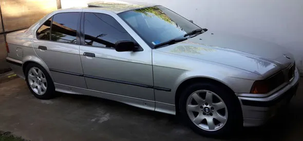BMW 318 IS Sedán