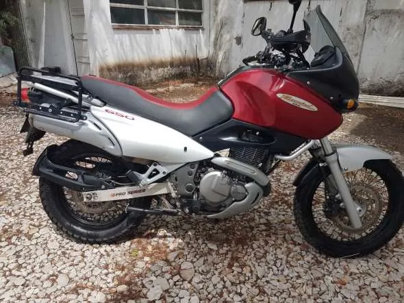Suzuki XF 650 Freewind