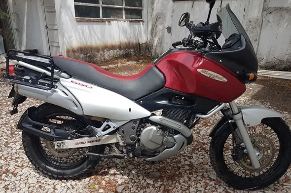 Suzuki XF 650 Freewind