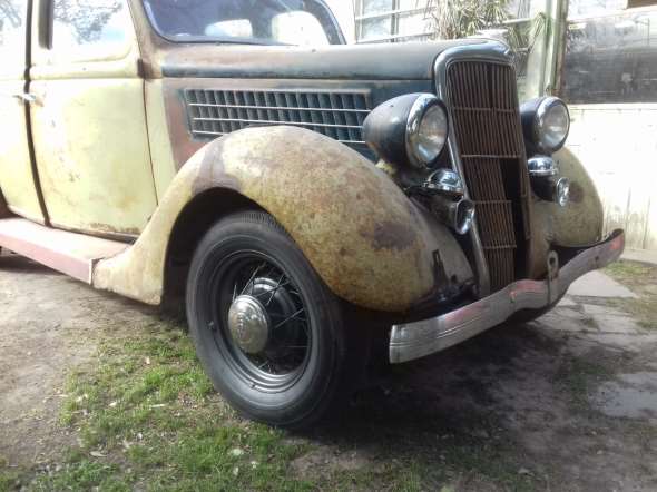 Ford Sedán