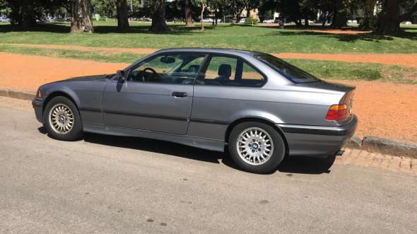 BMW  325i