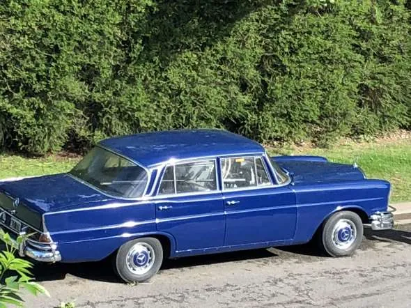 Mercedes Benz 220 SE