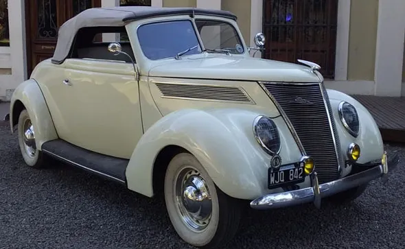 Ford  1937 Coupé Voituré