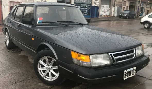 Saab  900