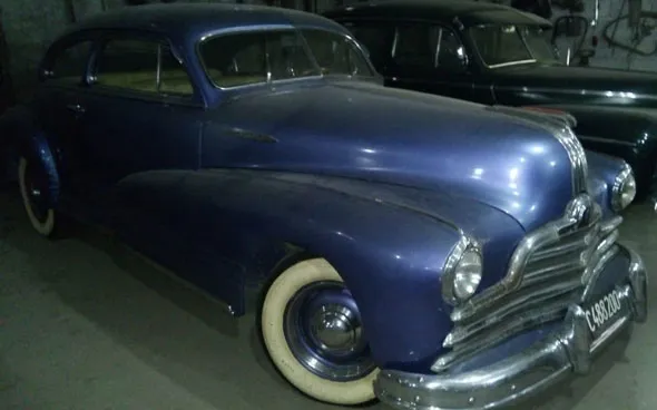 Pontiac  1947 Entrenliner Sedán Coupé