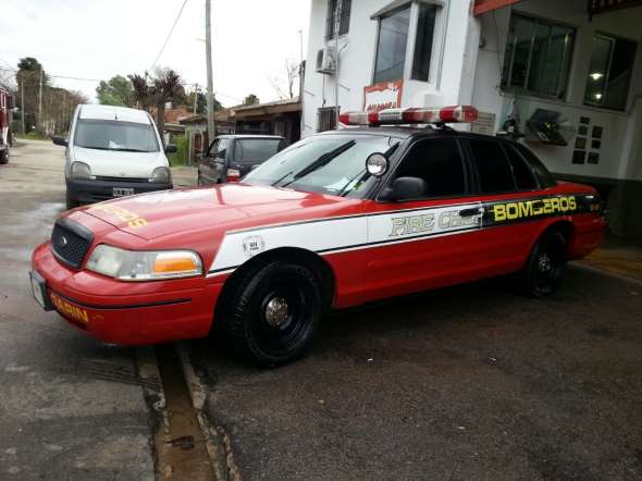 Ford  Crown Victoria V8