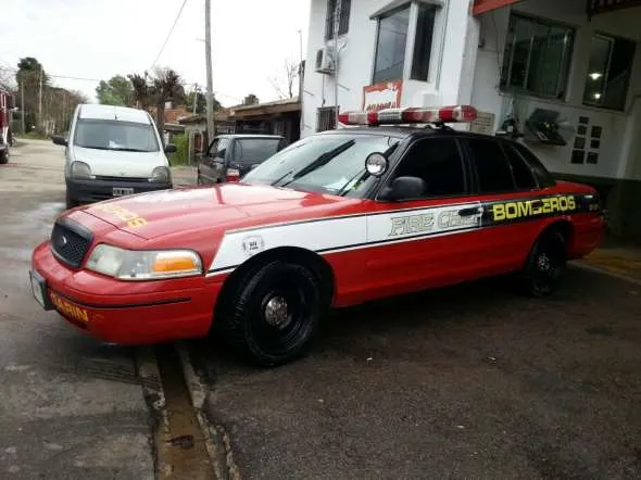 Ford  Crown Victoria V8