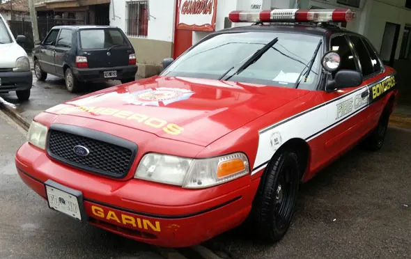 Ford  Crown Victoria V8