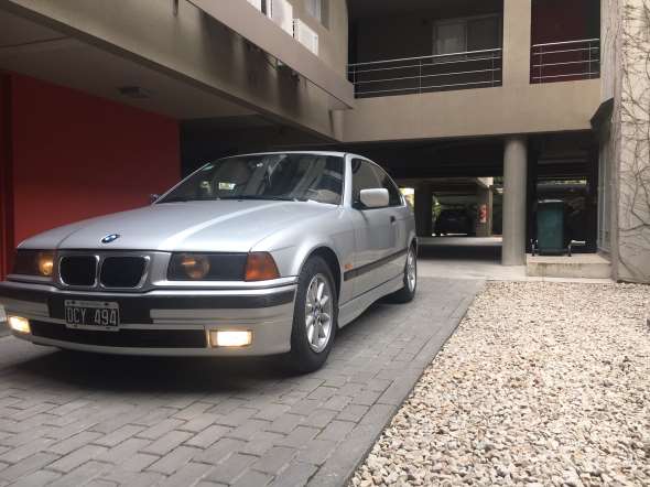 BMW  323 TI