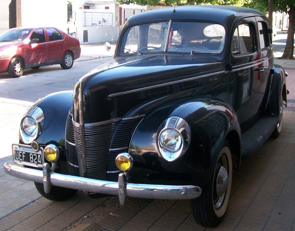 Ford 1940 De Luxe