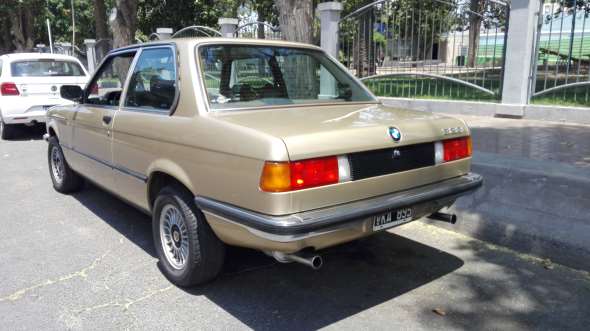 BMW  323