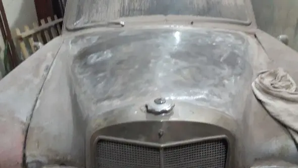 Mercedes Benz  180 D