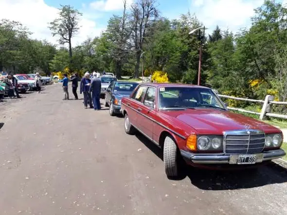 Mercedes Benz  230 E