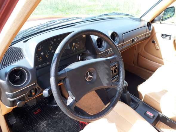 Mercedes Benz 230 E