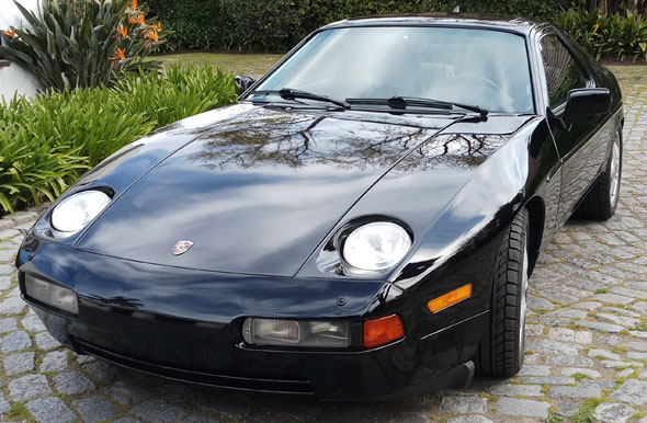 Porsche 928 S4 Black