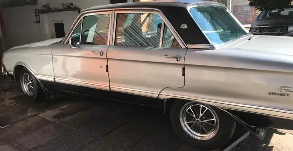Ford Falcon Deluxe