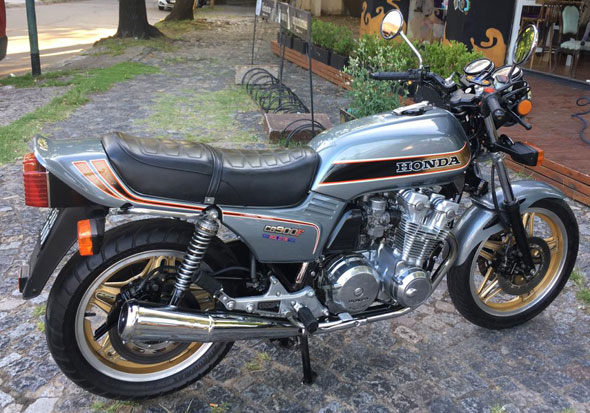 Moto Honda CB 900 F Boldor