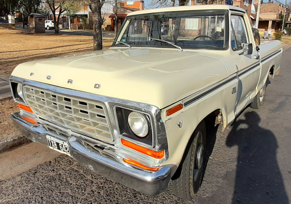 Ford Deluxe V8