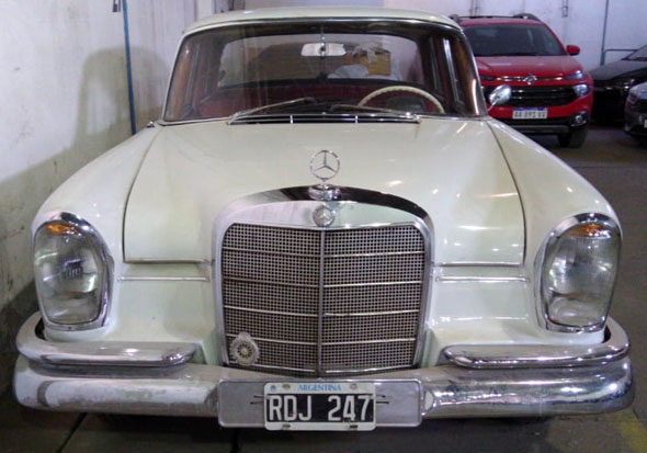 Mercedes Benz 220S Colas 1964