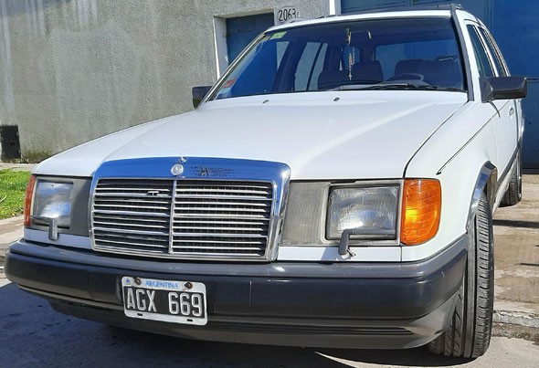 Mercedes Benz E300 TD