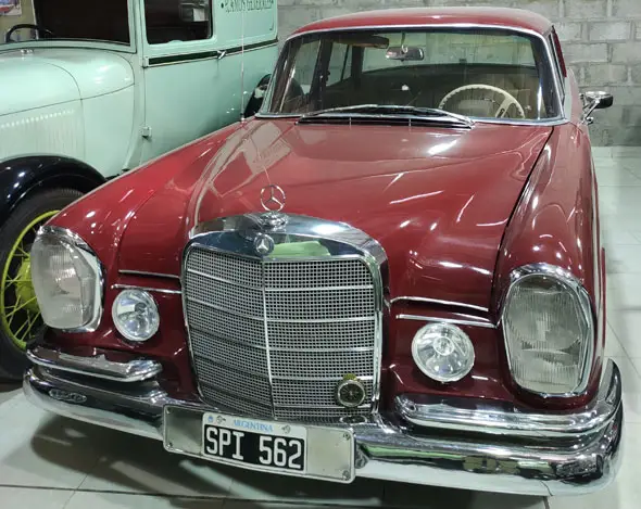 Mercedes Benz  230S Sedán