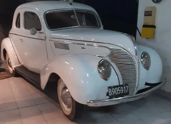 Ford V8 1939 coupe