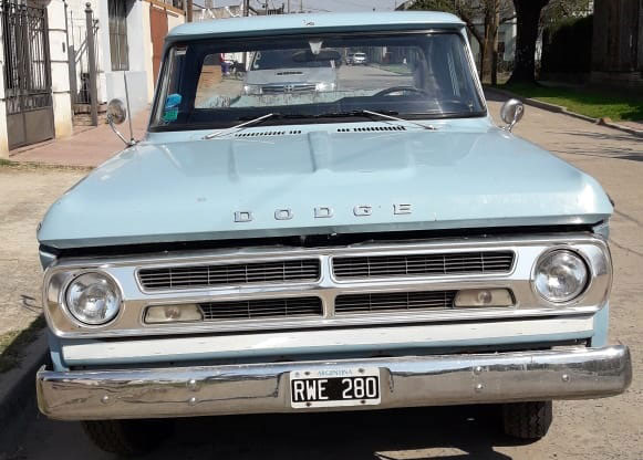 Dodge 200