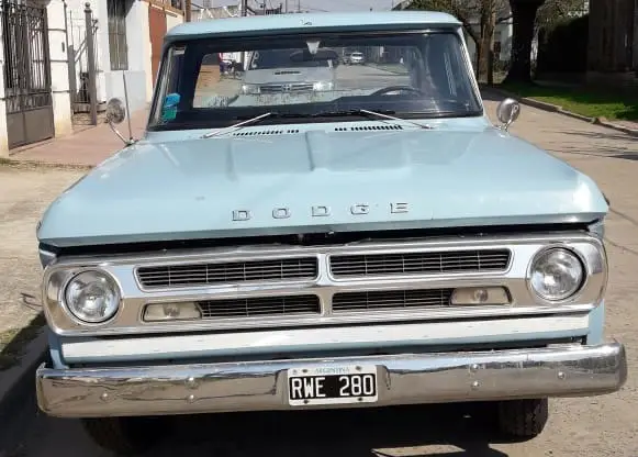 Dodge 200