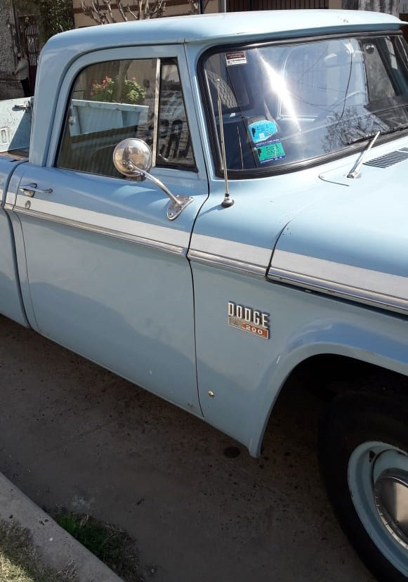 Dodge 200