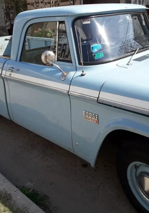 Dodge 200