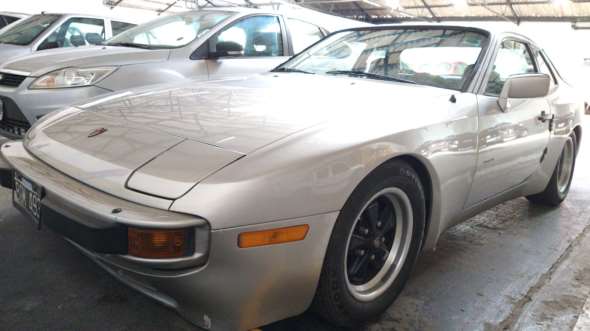 Porsche 944