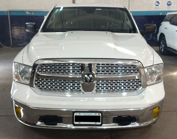 RAM  1500 5.7 Laramie AT (2015)