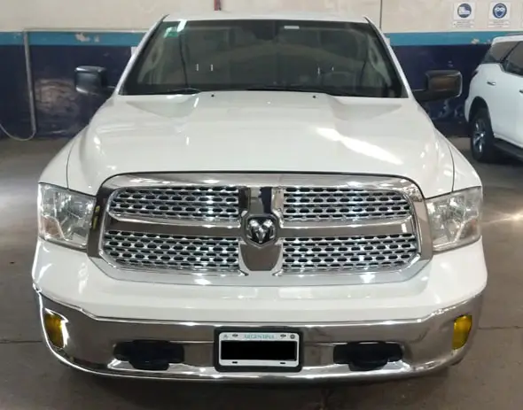 RAM  1500 5.7 Laramie AT (2015)