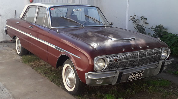 Ford Falcon Deluxe