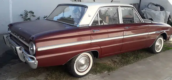 Ford Falcon Deluxe