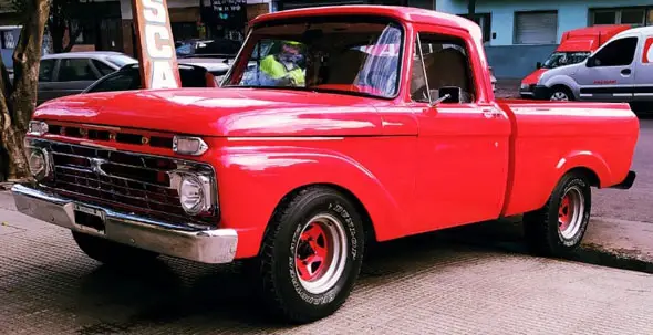 Ford  F100 V8