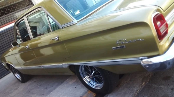 Ford Falcon Deluxe