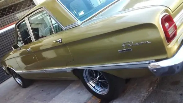 Ford Falcon Deluxe